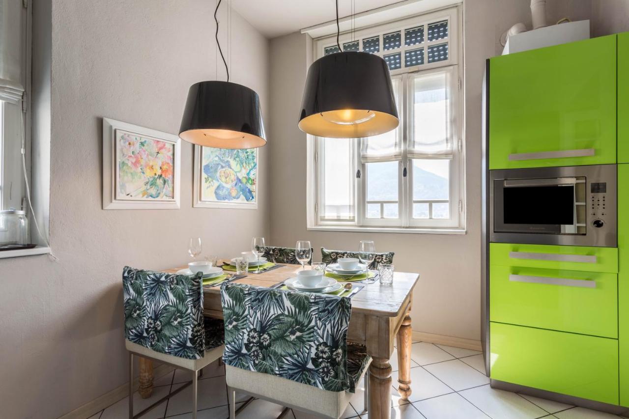 Kitchen or kitchenette of Central Vista Lago