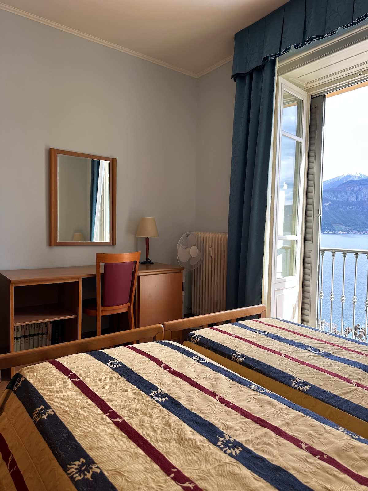 La tua finestra fronte lago — Bedroom 1
