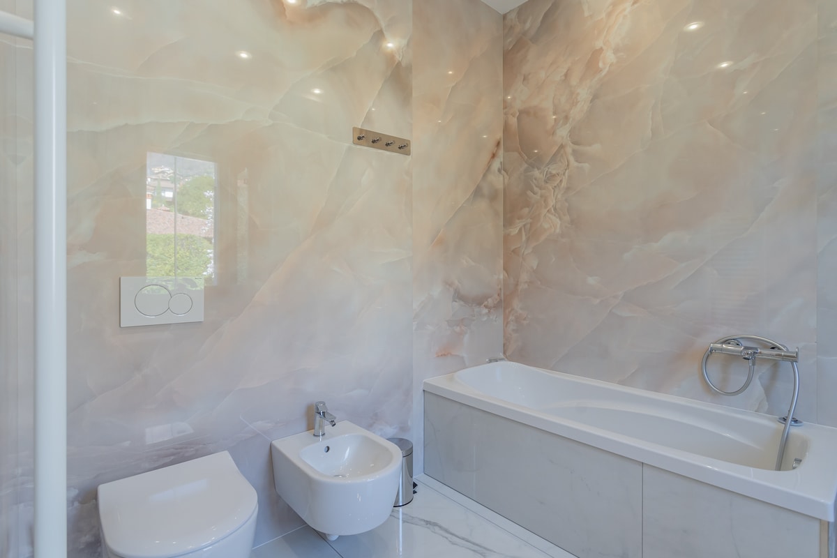 New Villa Vogue — Full bathroom 1